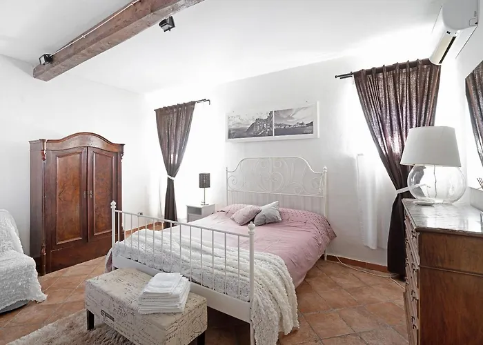 Rosadimaggio Camelia Lejlighed